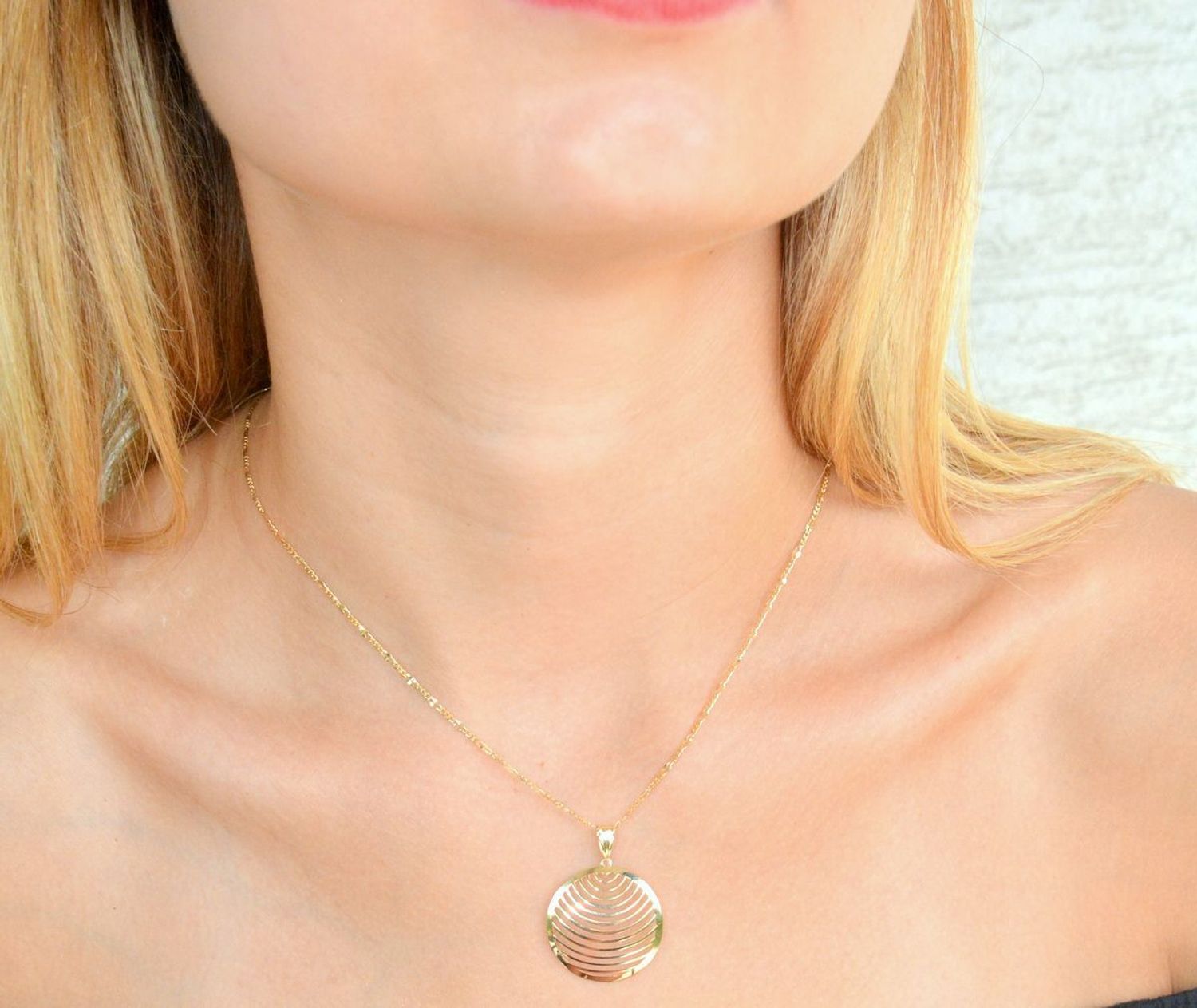 Złota zawieszka 375 klasyczne kółko ZA 7014 375.jpg